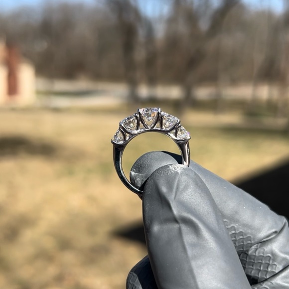 18K 3.6CT AUTHENTIC MOISSANITE 5 STONE DIAMOND RING - Picture 5 of 15